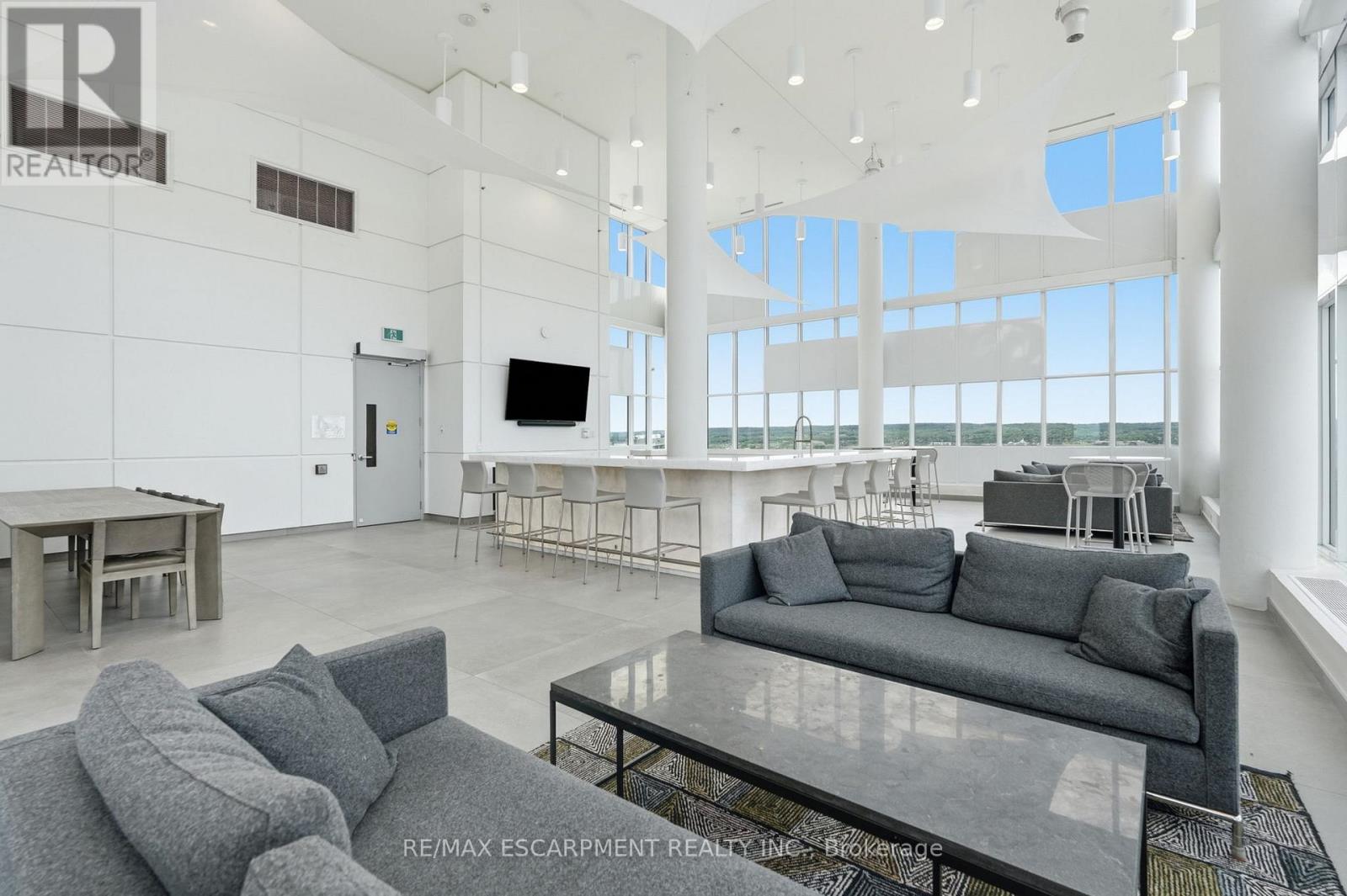 #909 500 BROCK AVENUE - 39