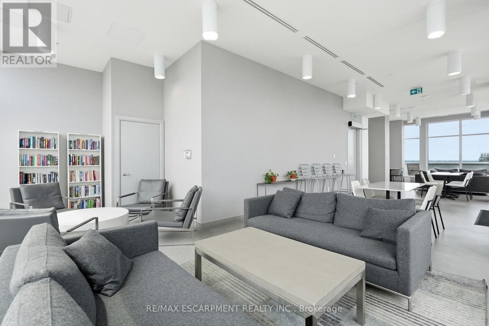 #909 500 BROCK AVENUE - 44