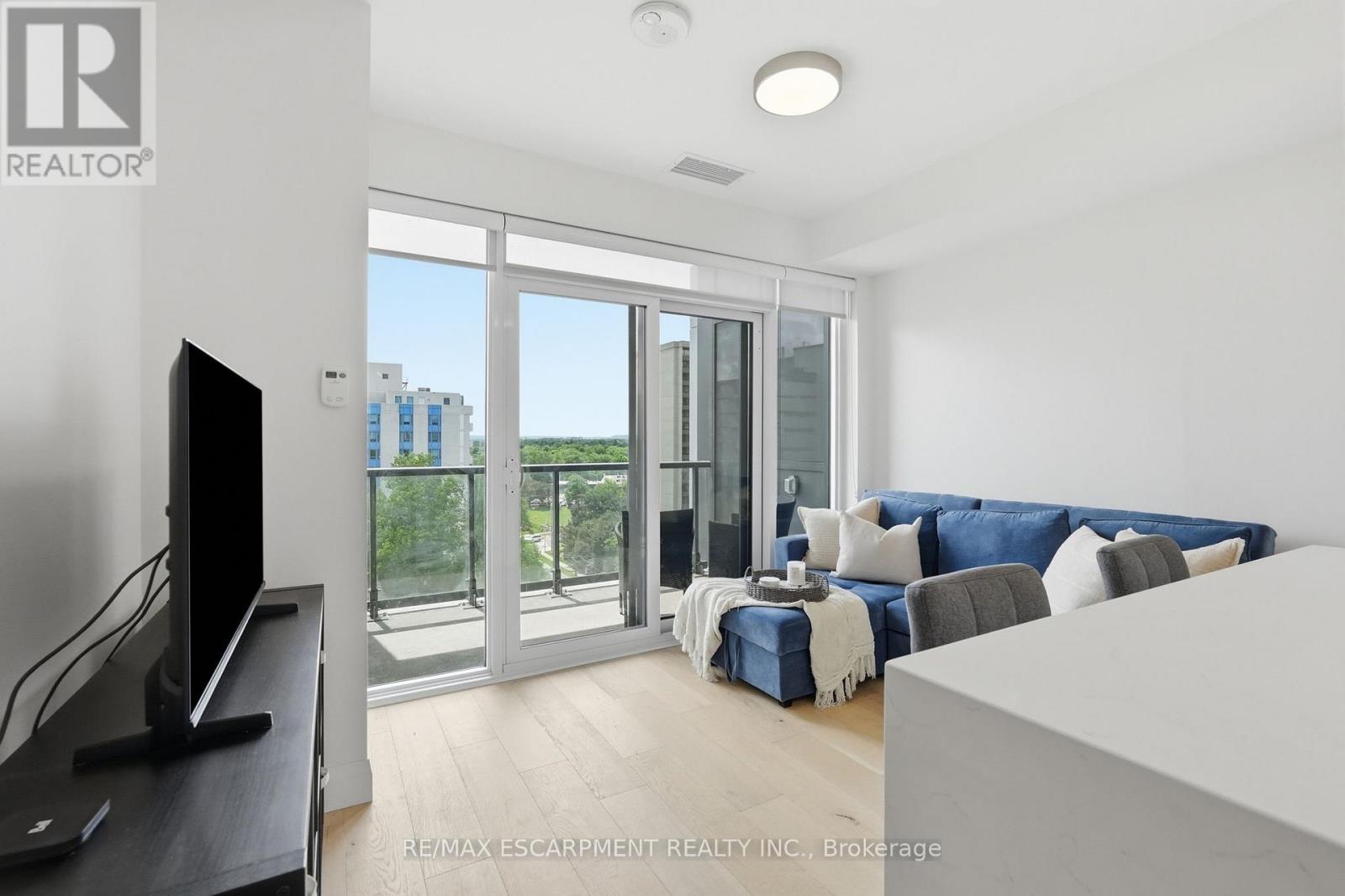 #909 500 BROCK AVENUE - 9