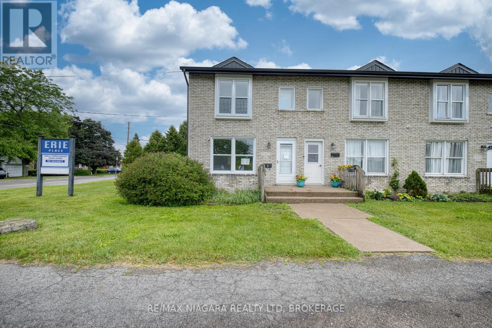 #1 252 BERTIE STREET - 1