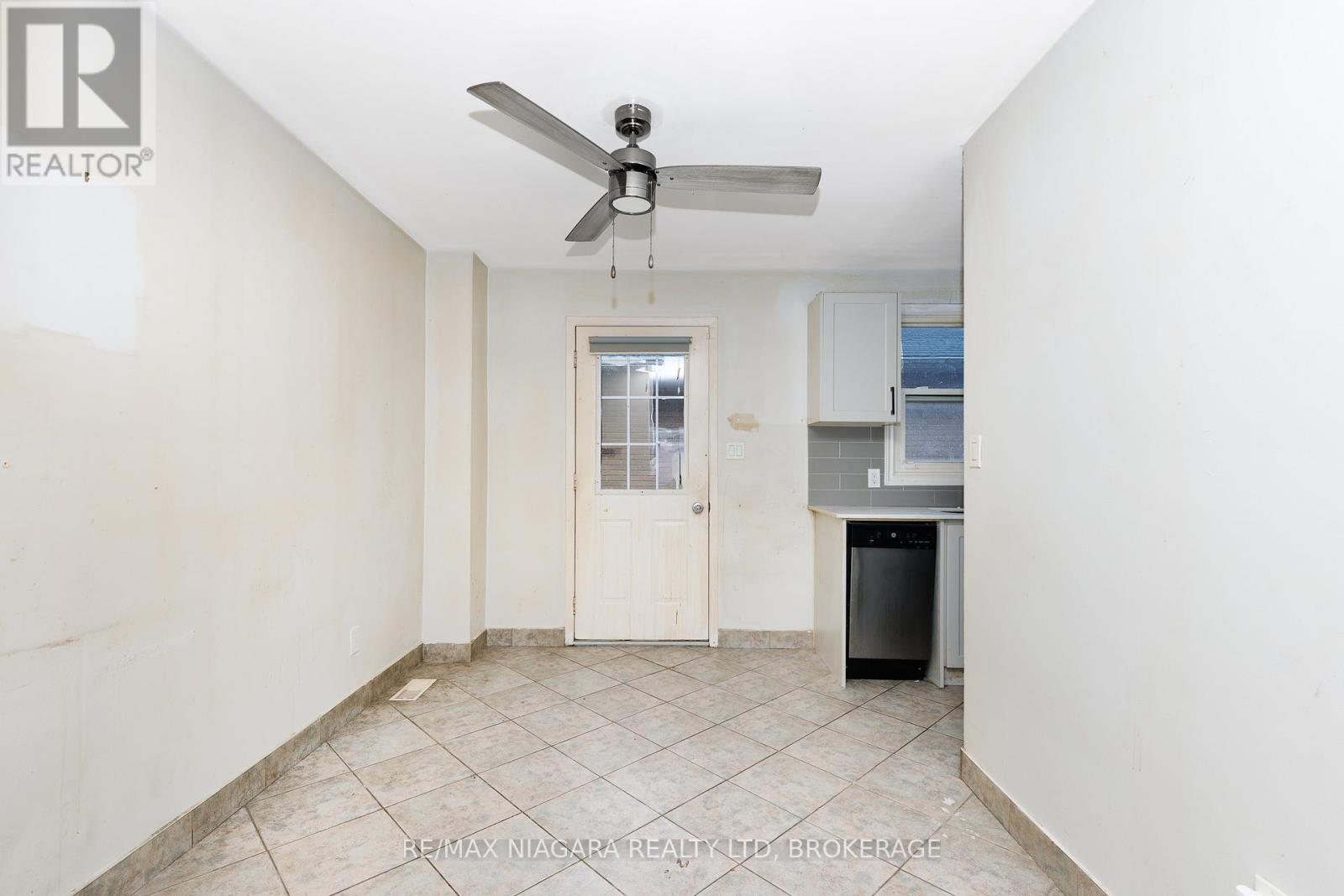 #1 252 BERTIE STREET - 10