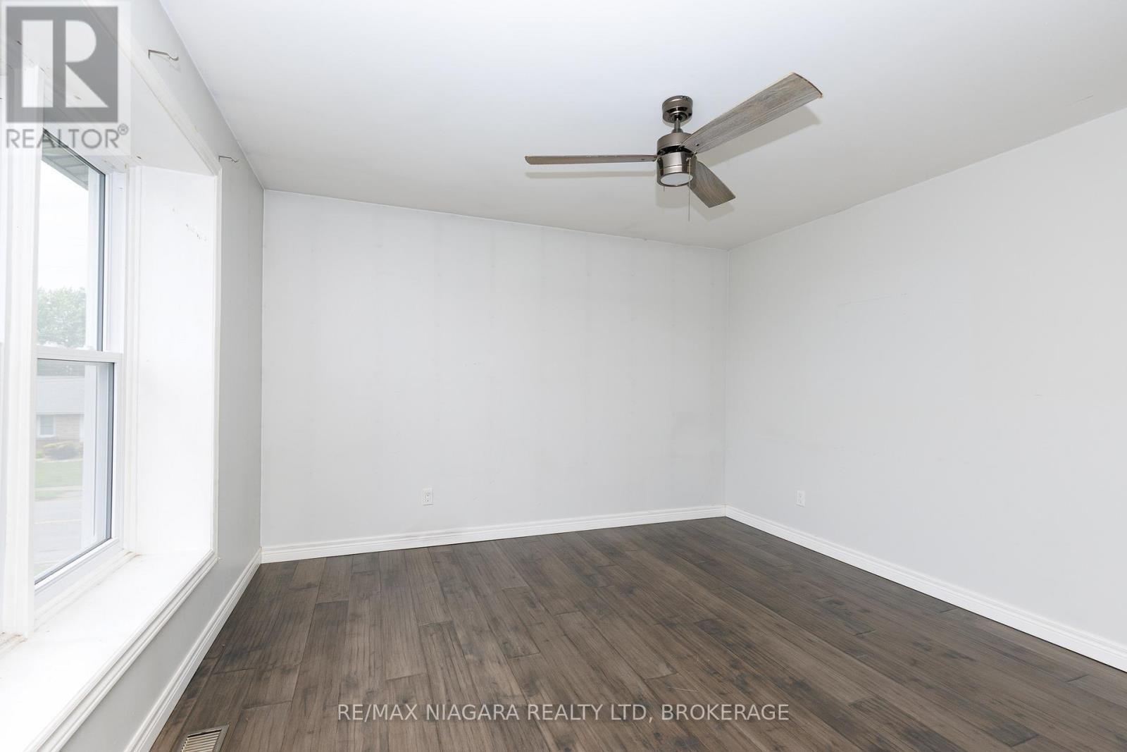 #1 252 BERTIE STREET - 14