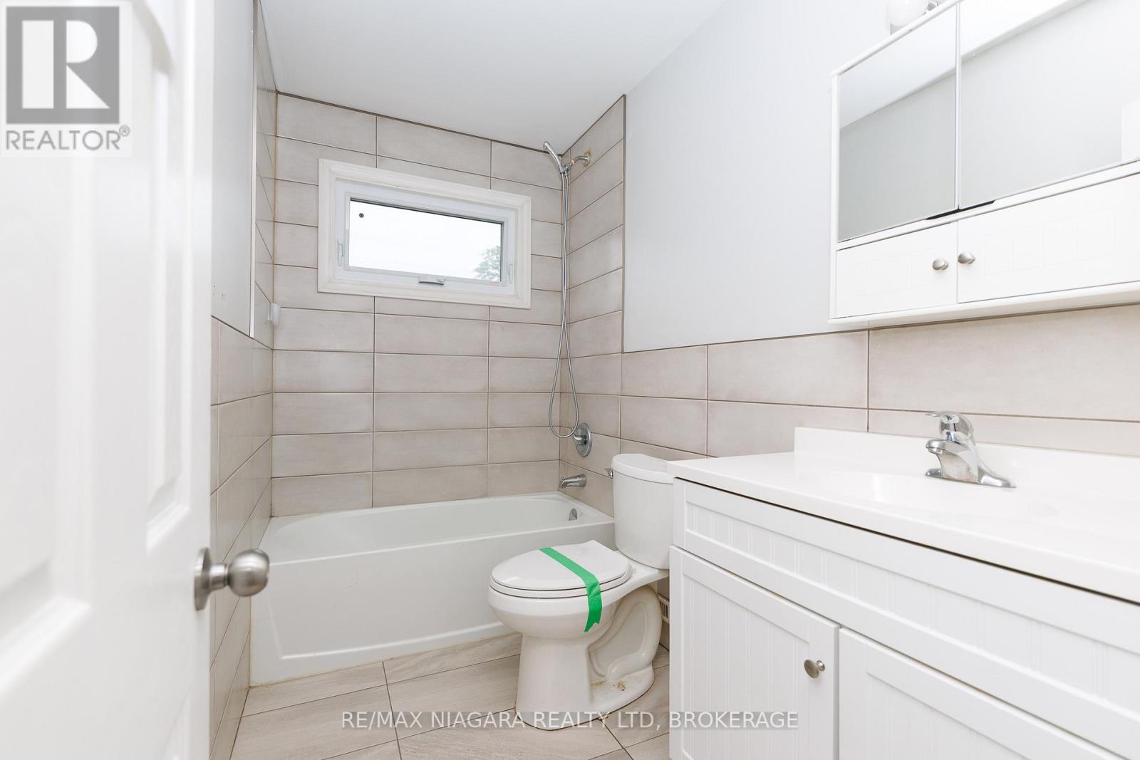 #1 252 BERTIE STREET - 18