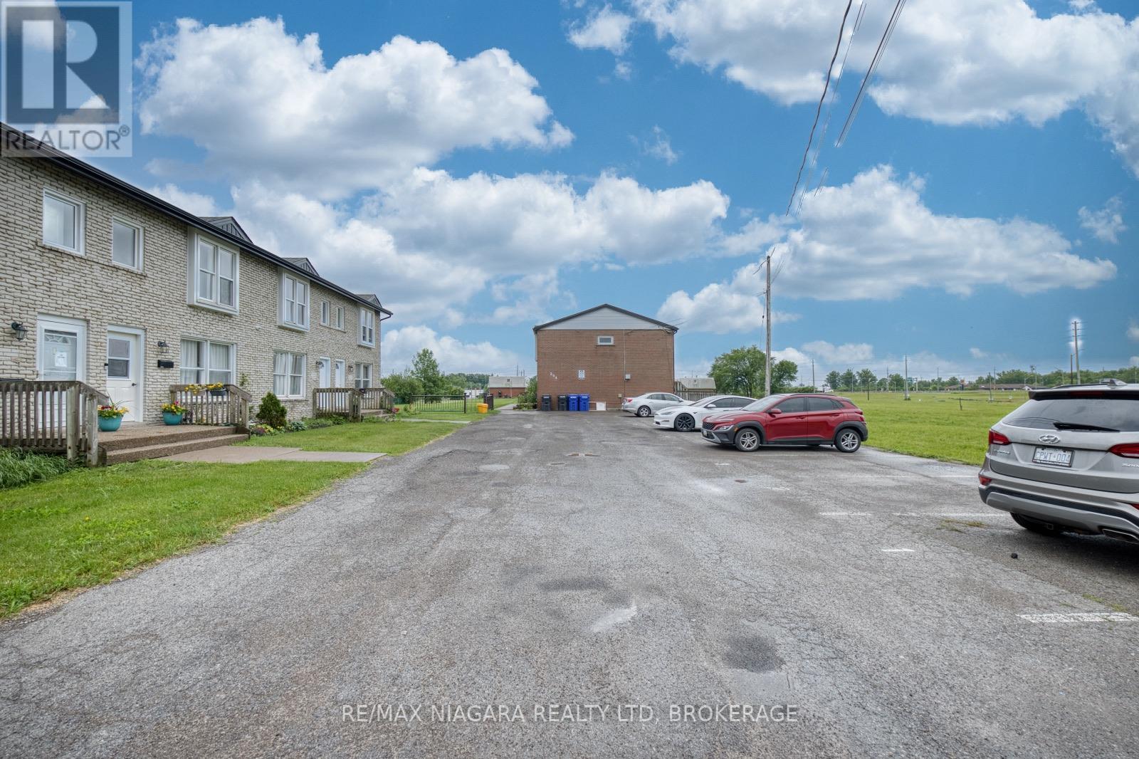 #1 252 BERTIE STREET - 2
