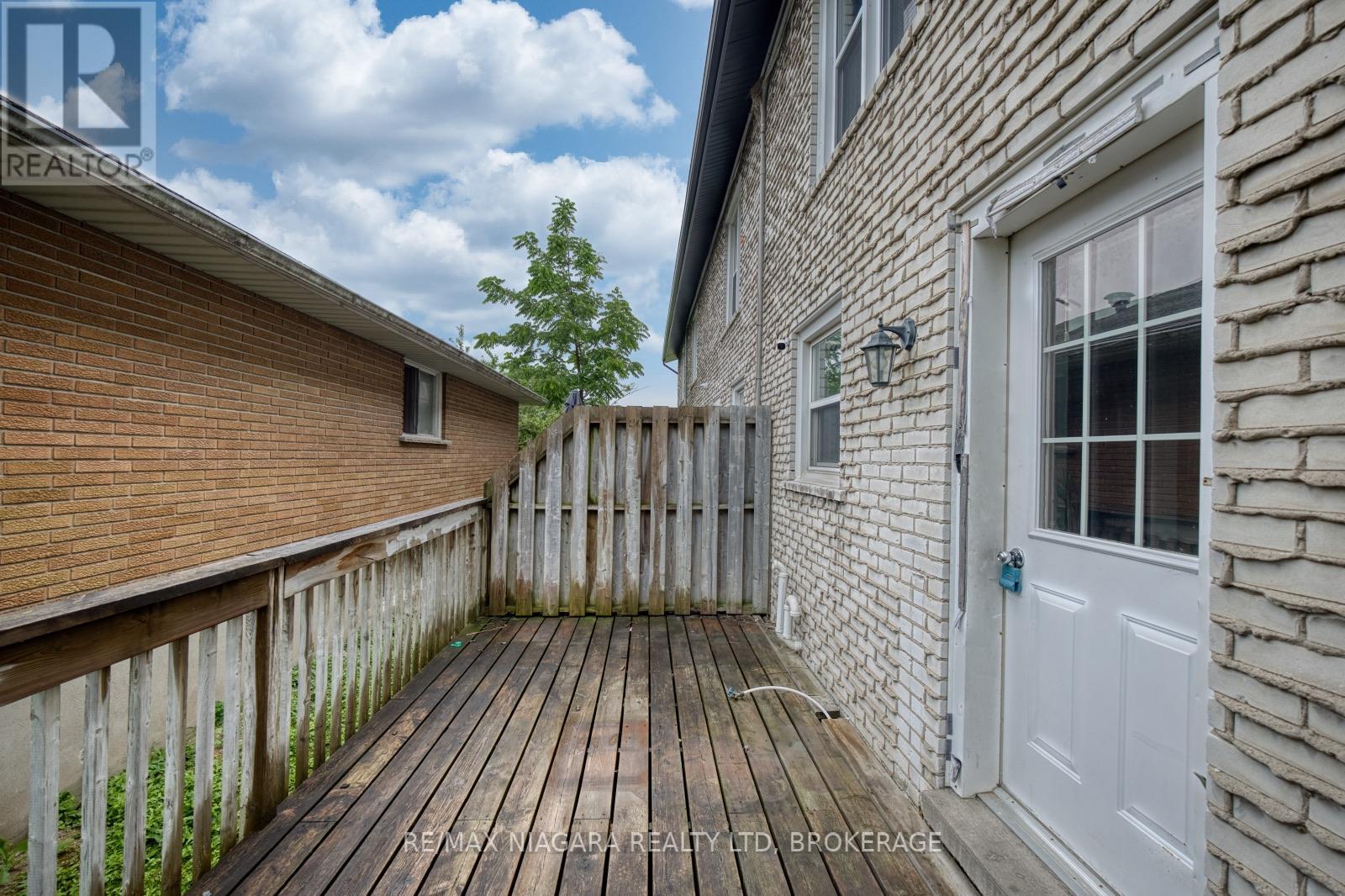 #1 252 BERTIE STREET - 22