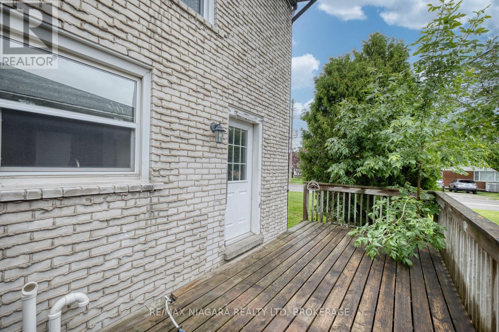 #1 252 BERTIE STREET - 23
