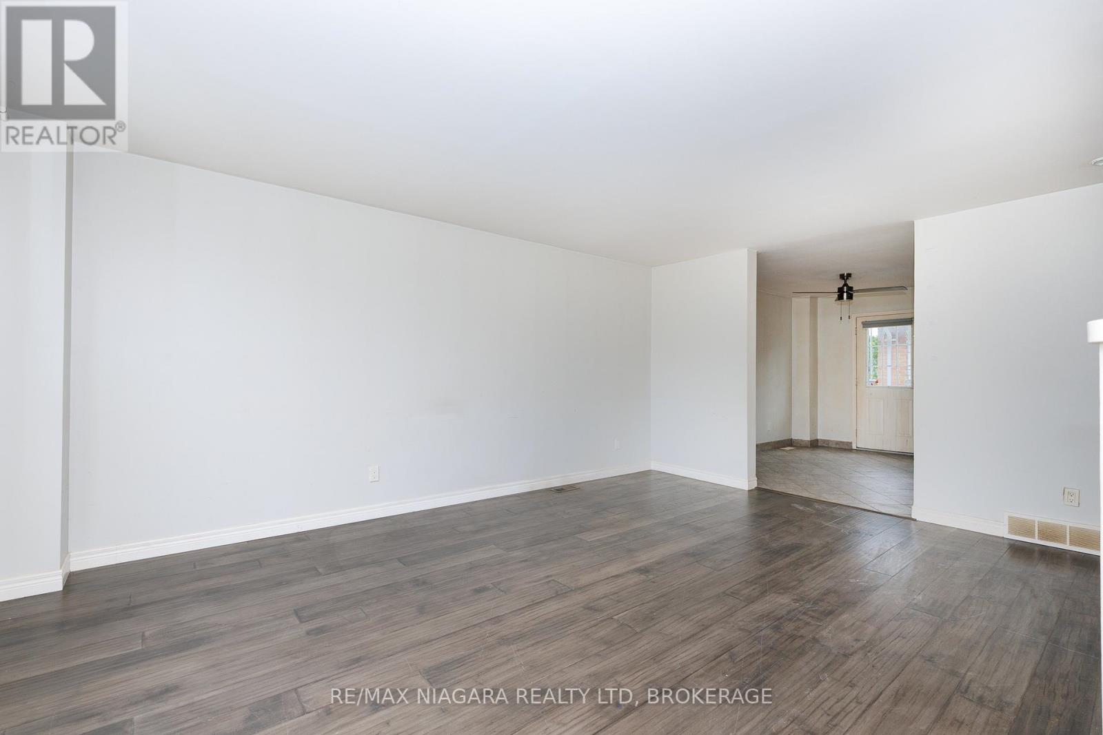 #1 252 BERTIE STREET - 4