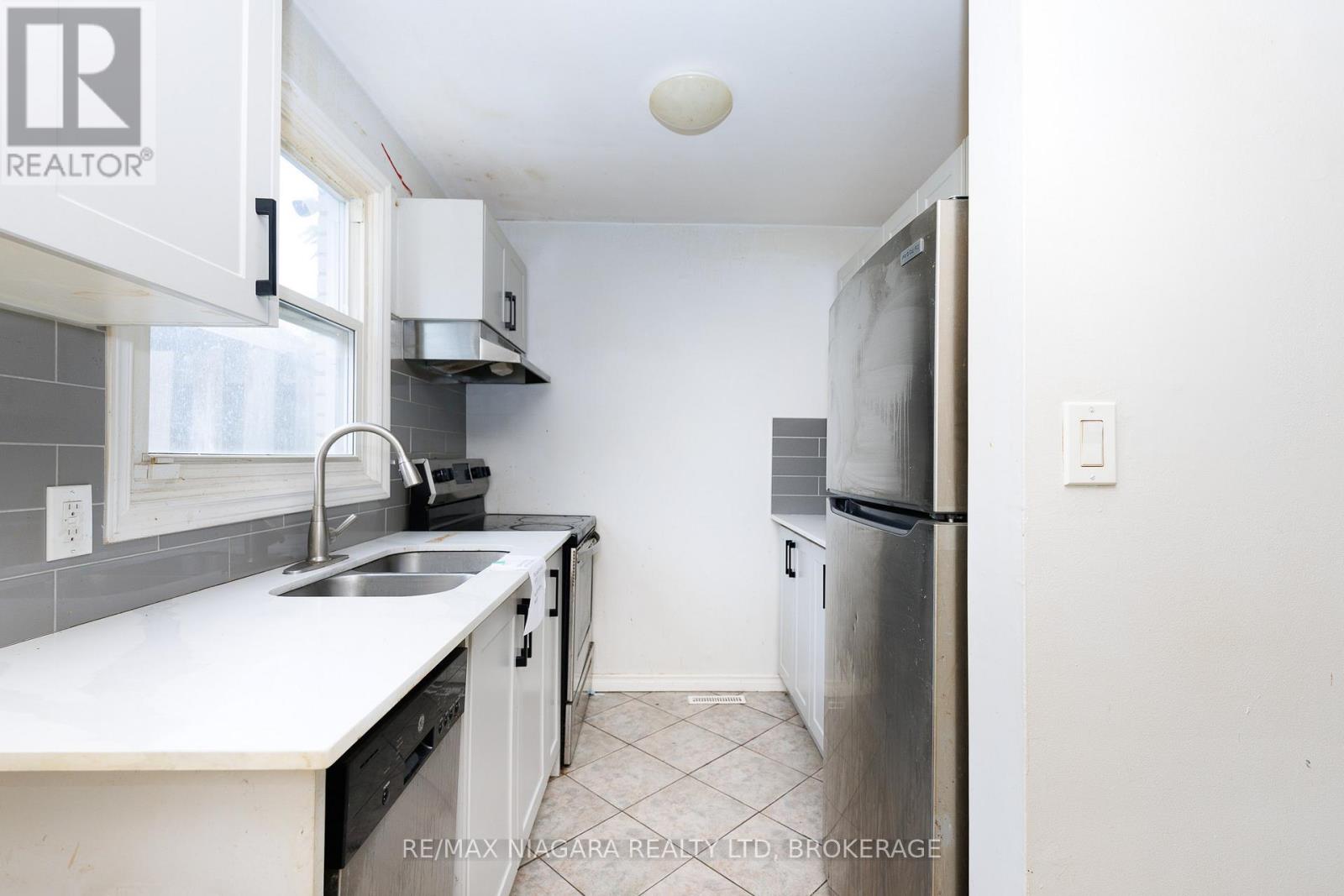 #1 252 BERTIE STREET - 7