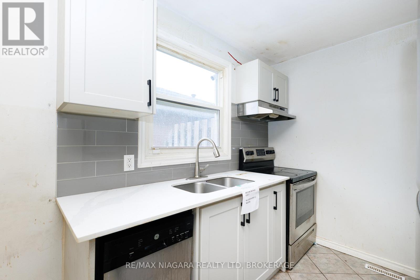 #1 252 BERTIE STREET - 8