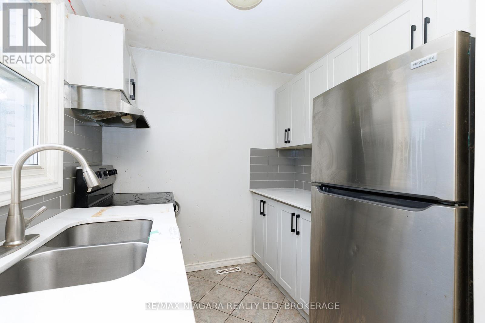 #1 252 BERTIE STREET - 9