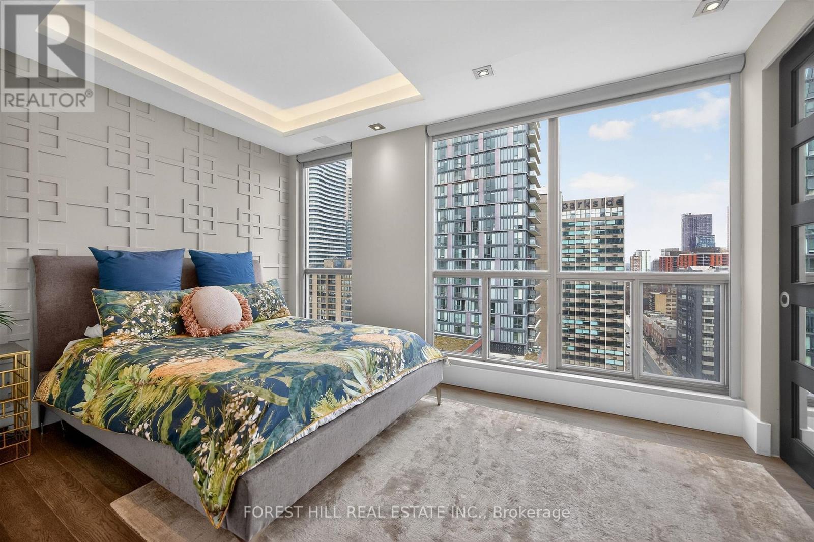 #PH 3 298 JARVIS STREET - 23