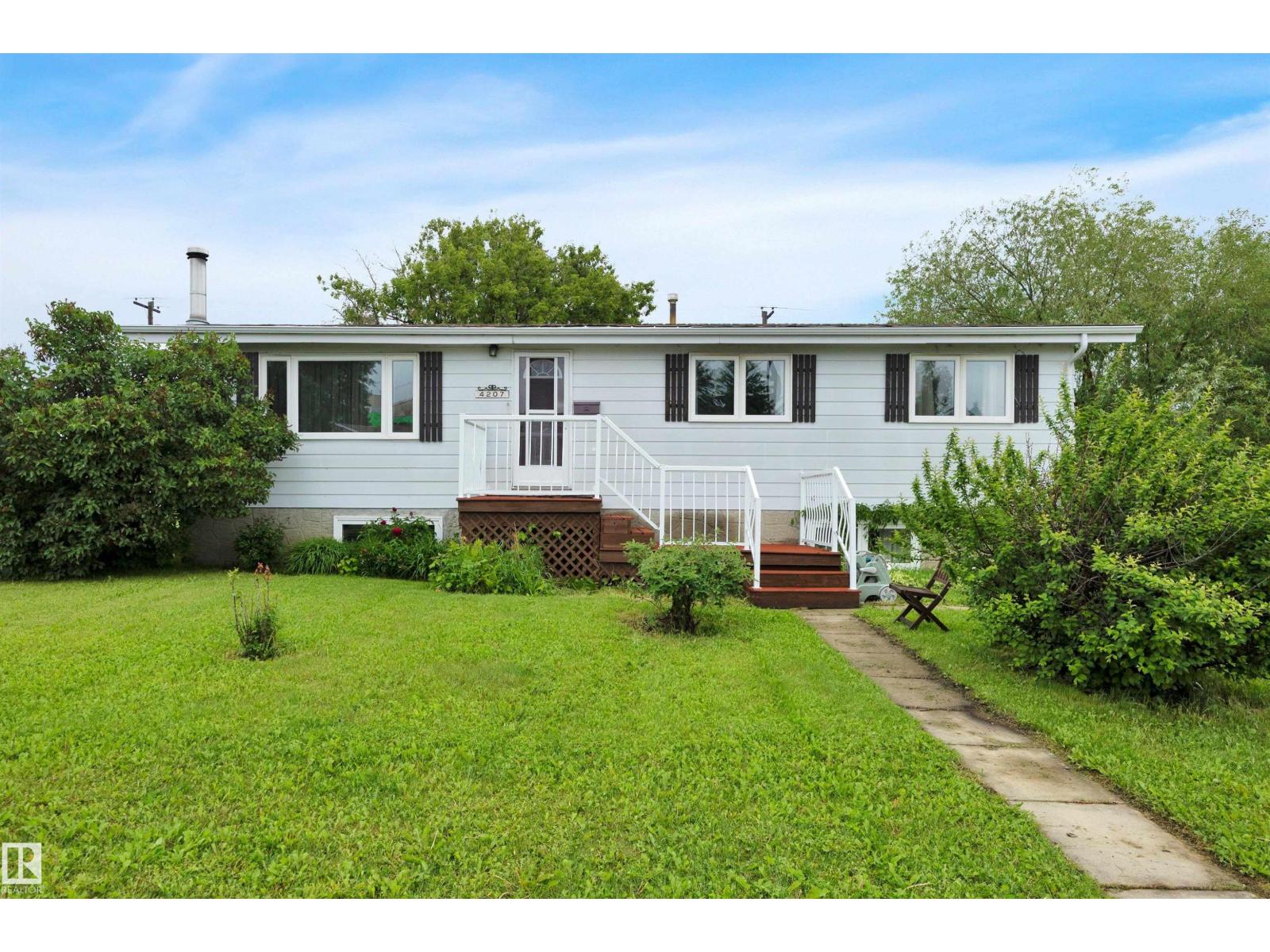 4207 47 ST - 1