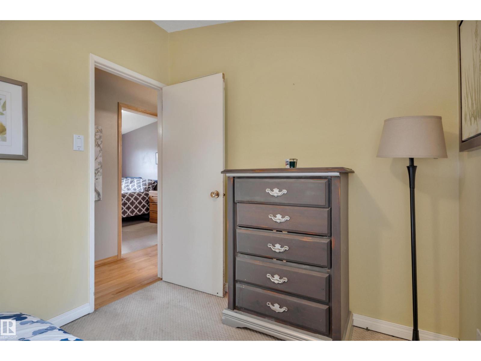 4207 47 ST - 18