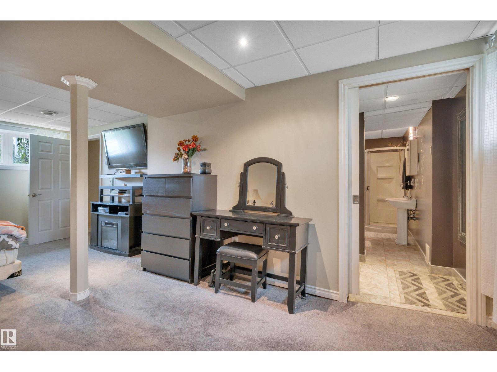 4207 47 ST - 34