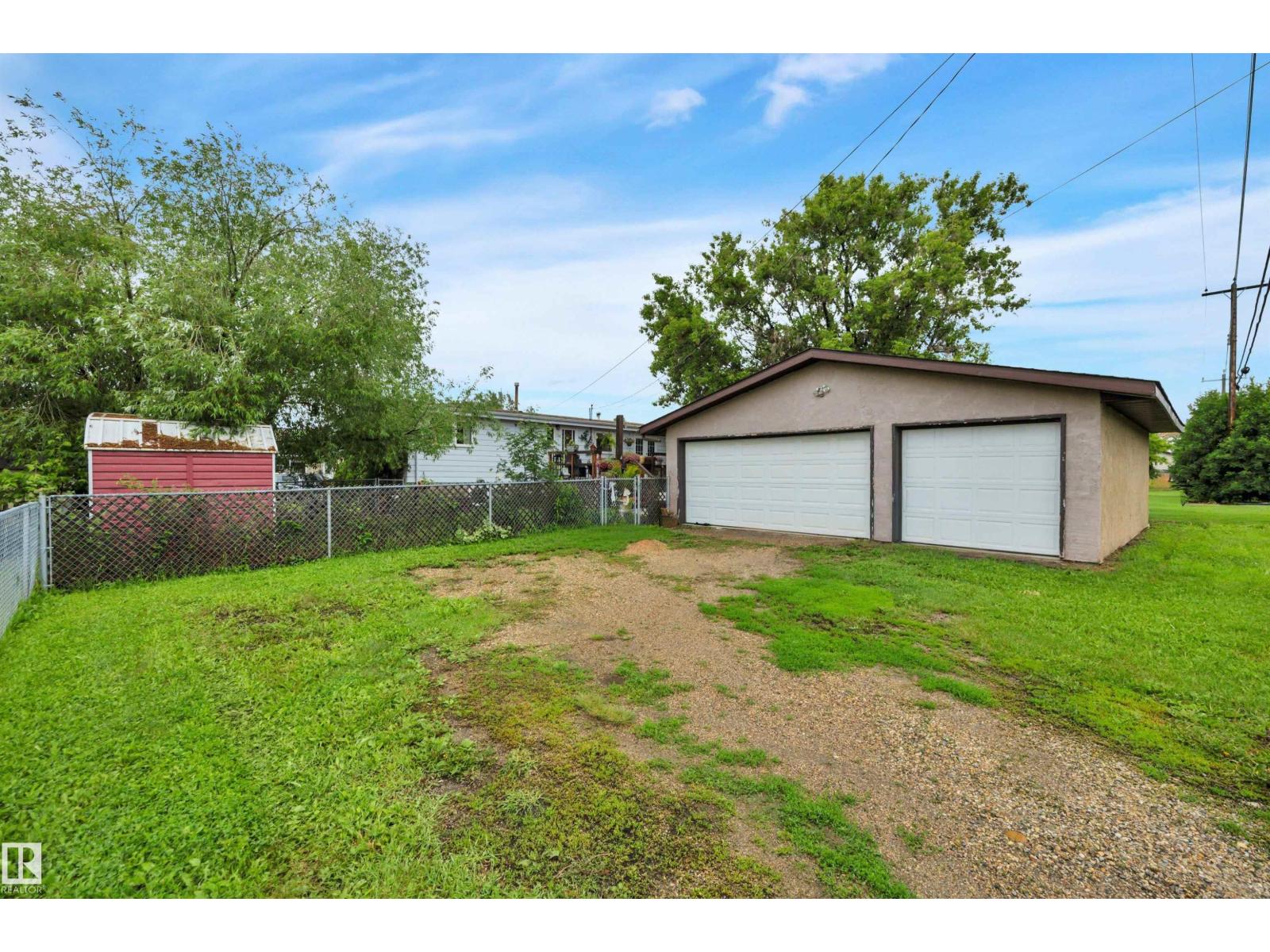 4207 47 ST - 44