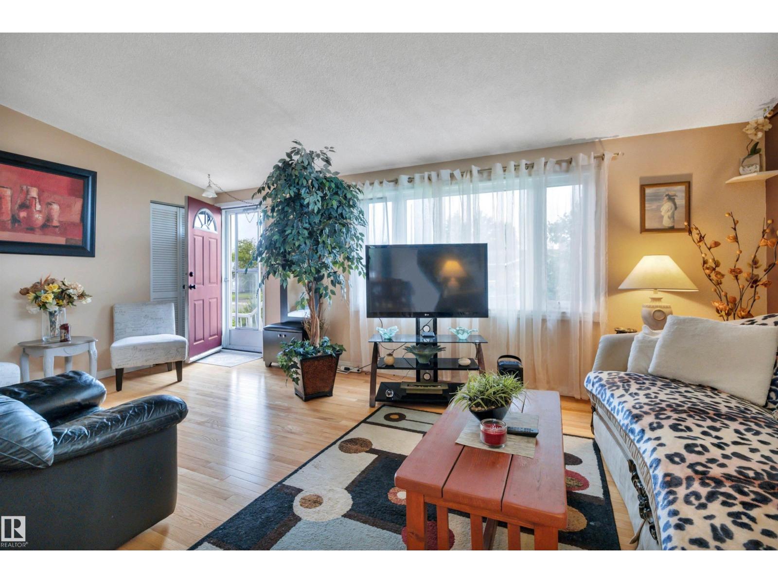 4207 47 ST - 7