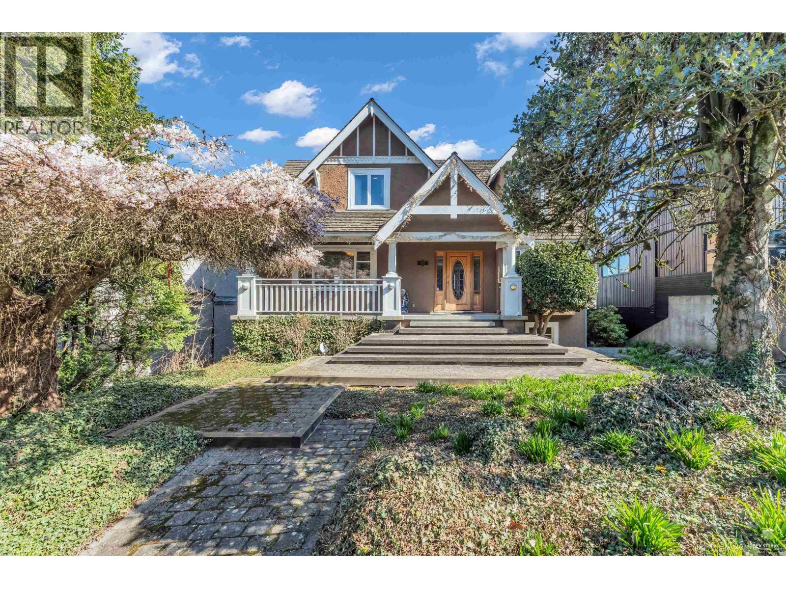 4389 LOCARNO CRESCENT