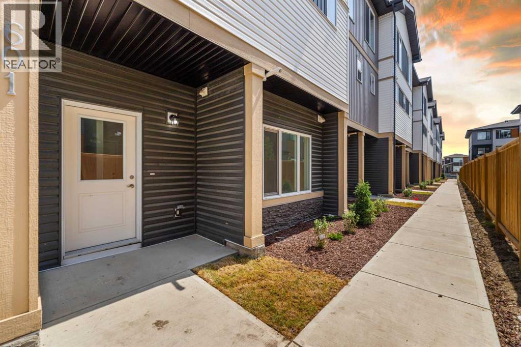 #602 90 Corner Meadows Manor NE - 1