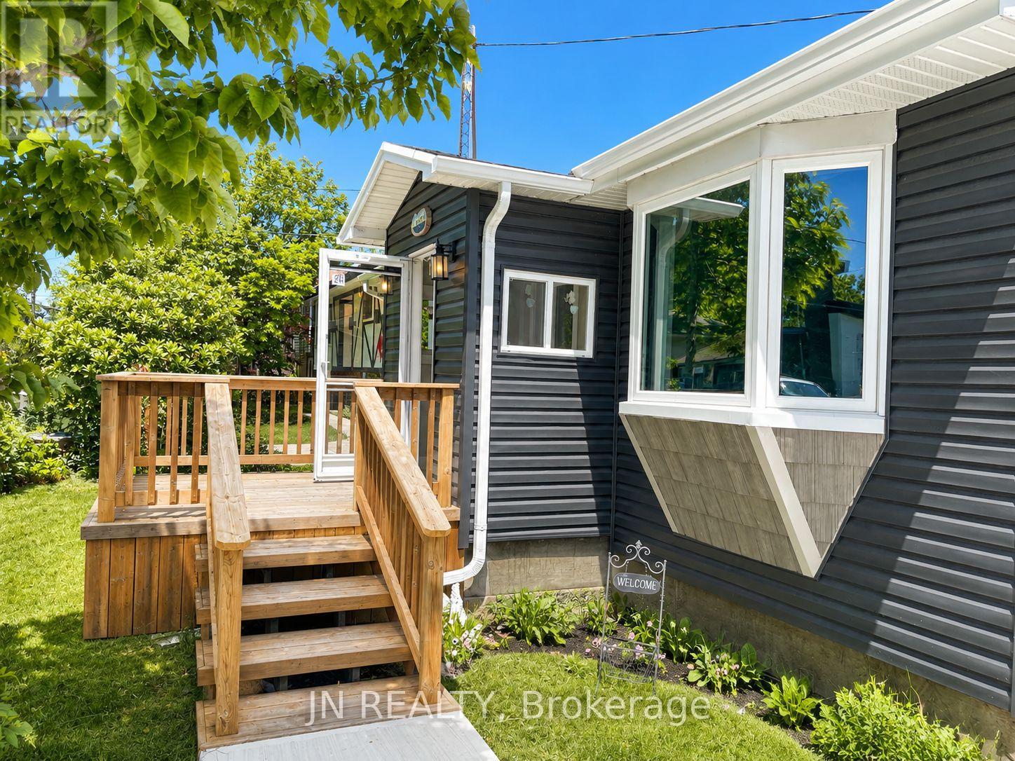 1962 FRANKLIN AVENUE W, Sarnia — photo 2