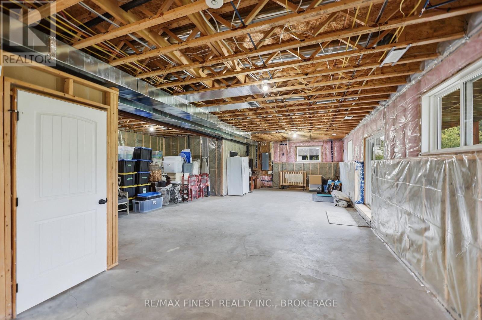 1046 KAM AVENUE - 36