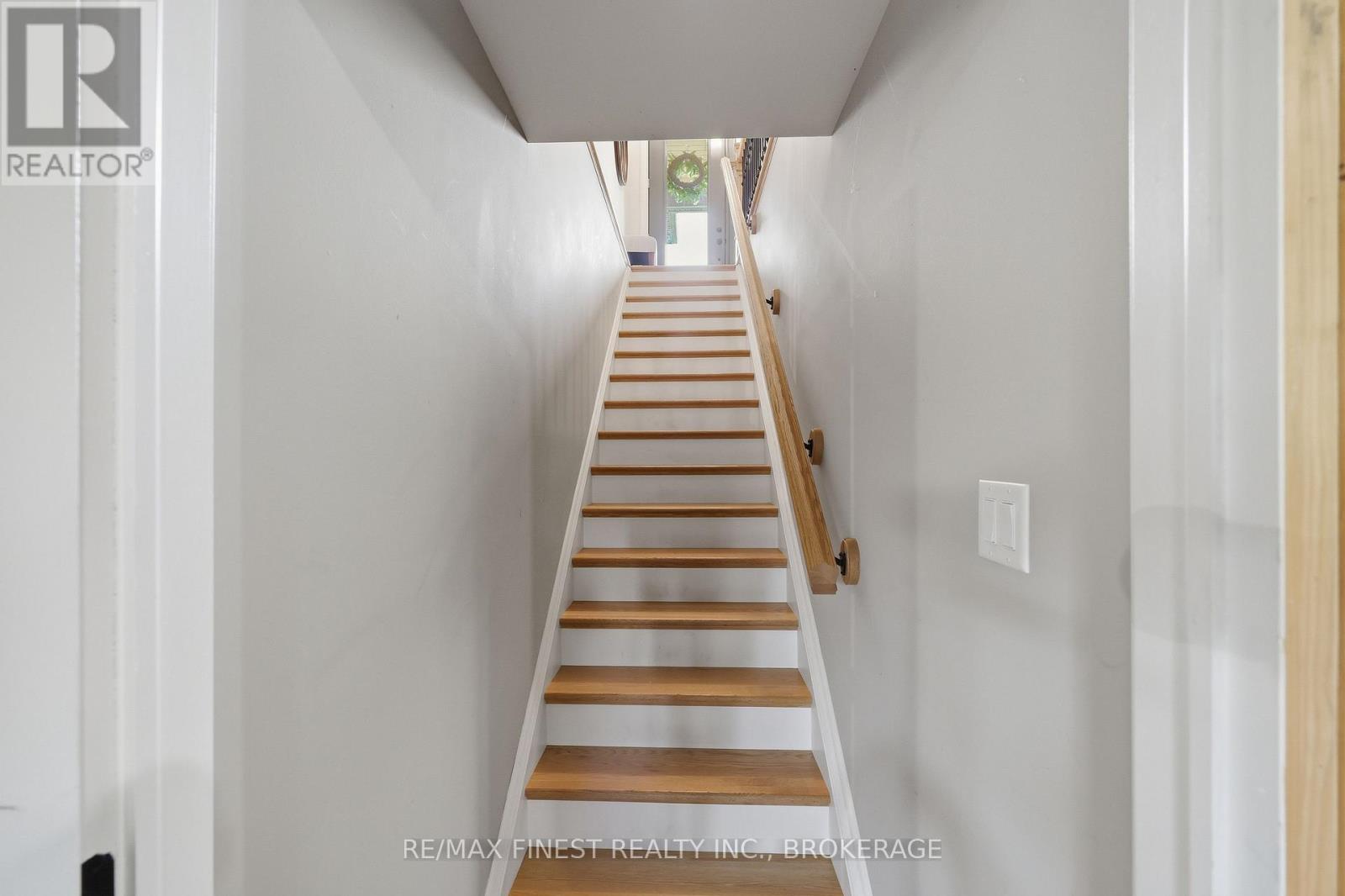 1046 KAM AVENUE - 35