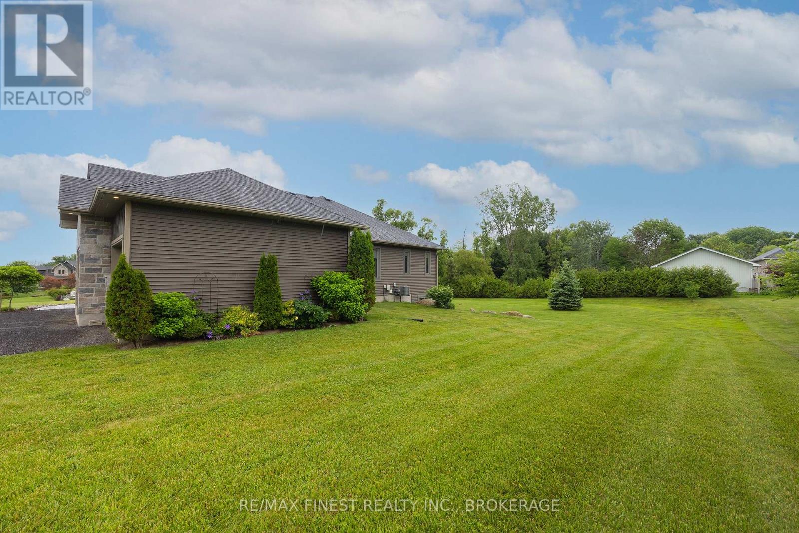 1046 KAM AVENUE - 41