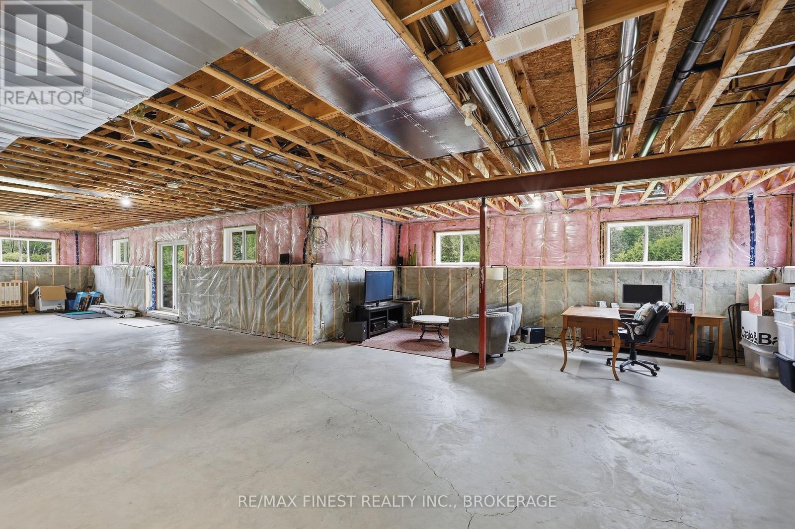 1046 KAM AVENUE - Image 39