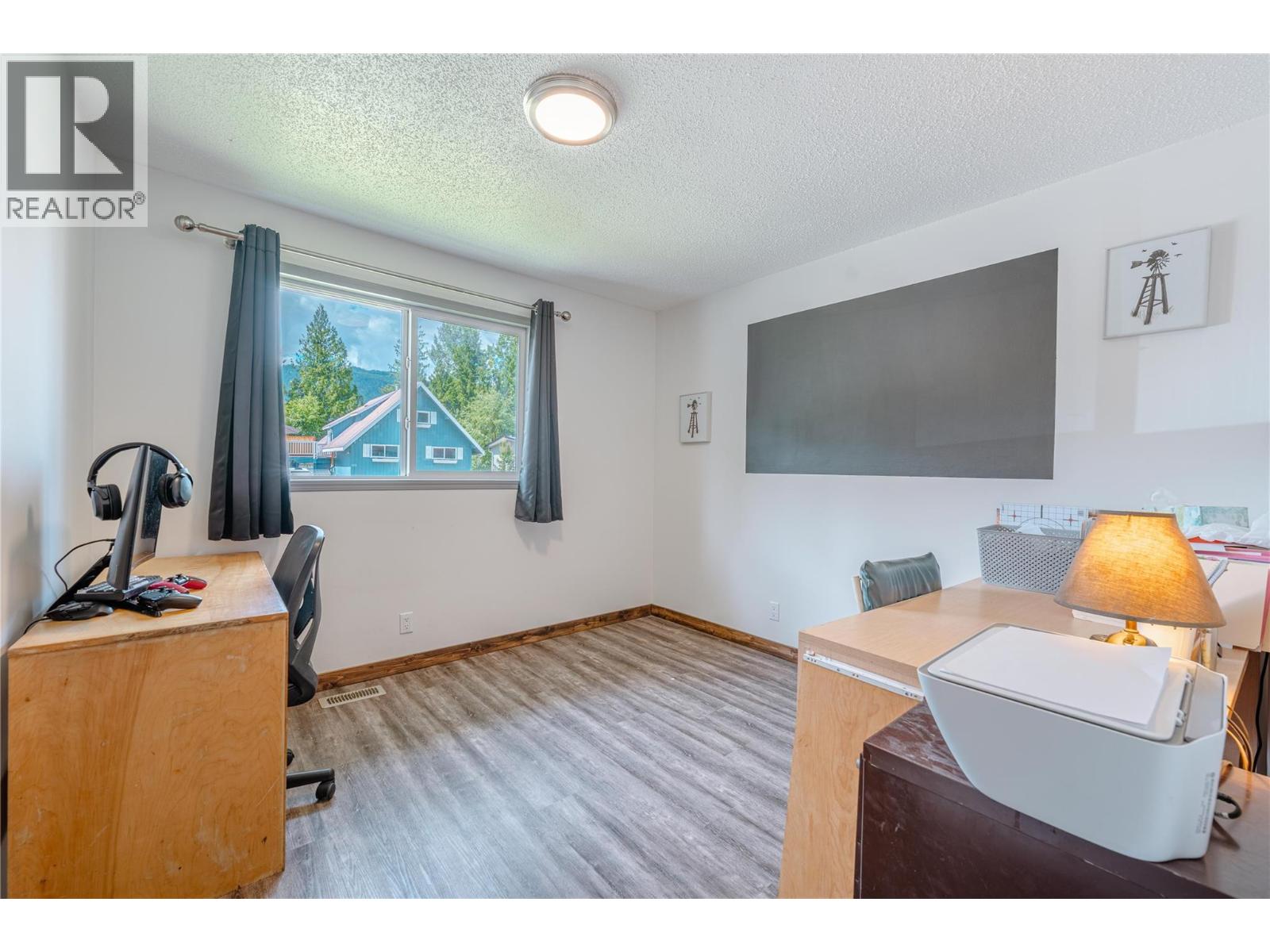 162 Pearkes Drive - 25