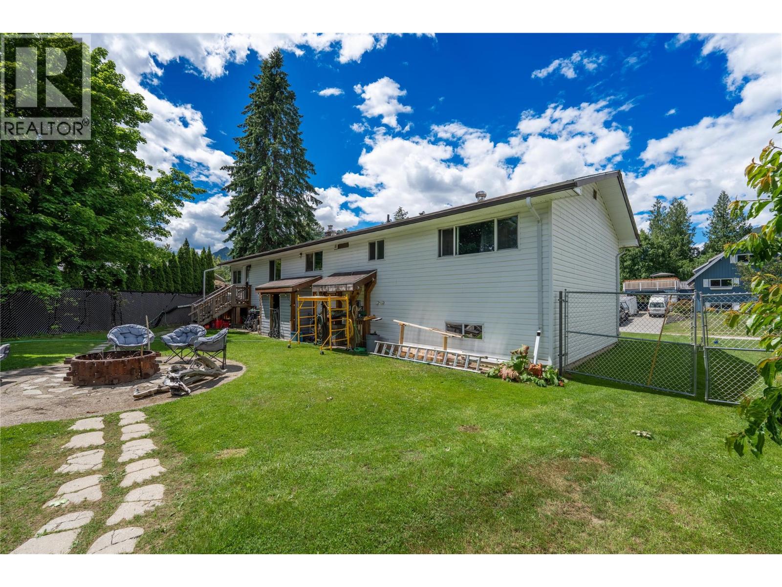 162 Pearkes Drive - 40