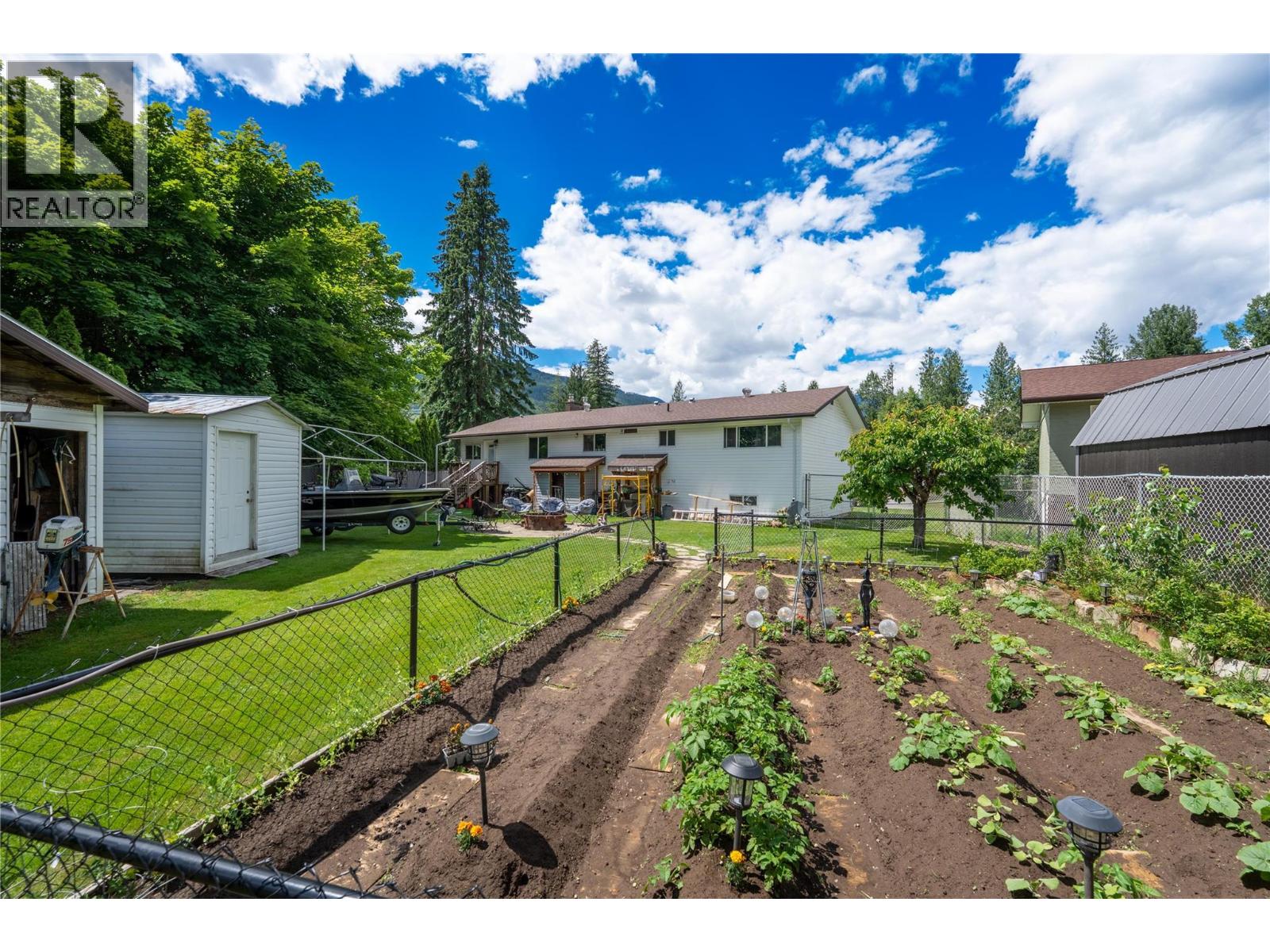 162 Pearkes Drive - 43
