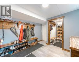 162 Pearkes Drive, Revelstoke, BC V0E2S0 Photo 32