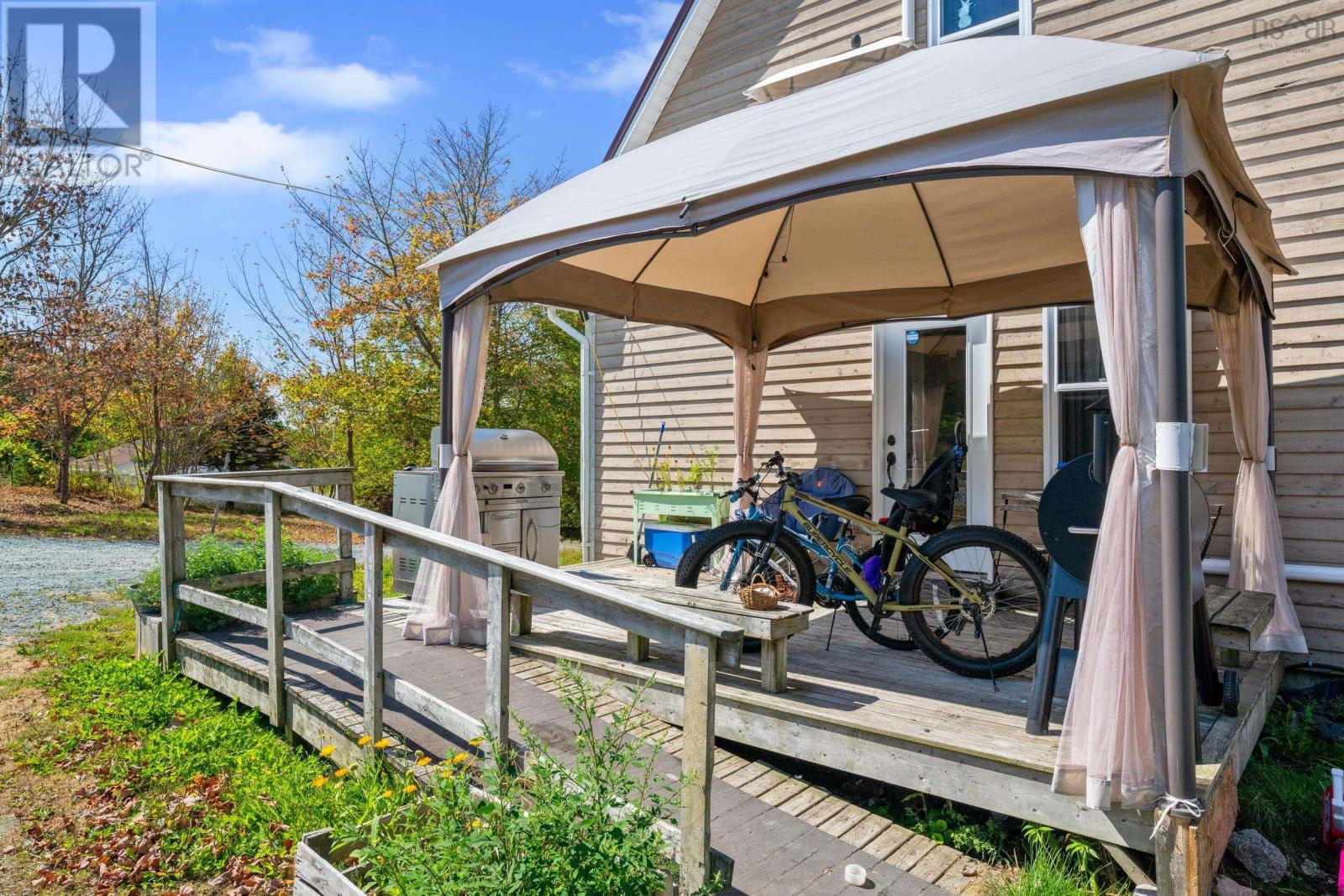 327 East Petpeswick Road - 4