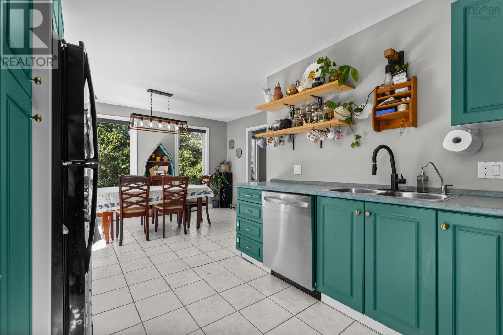 327 East Petpeswick Road - 16