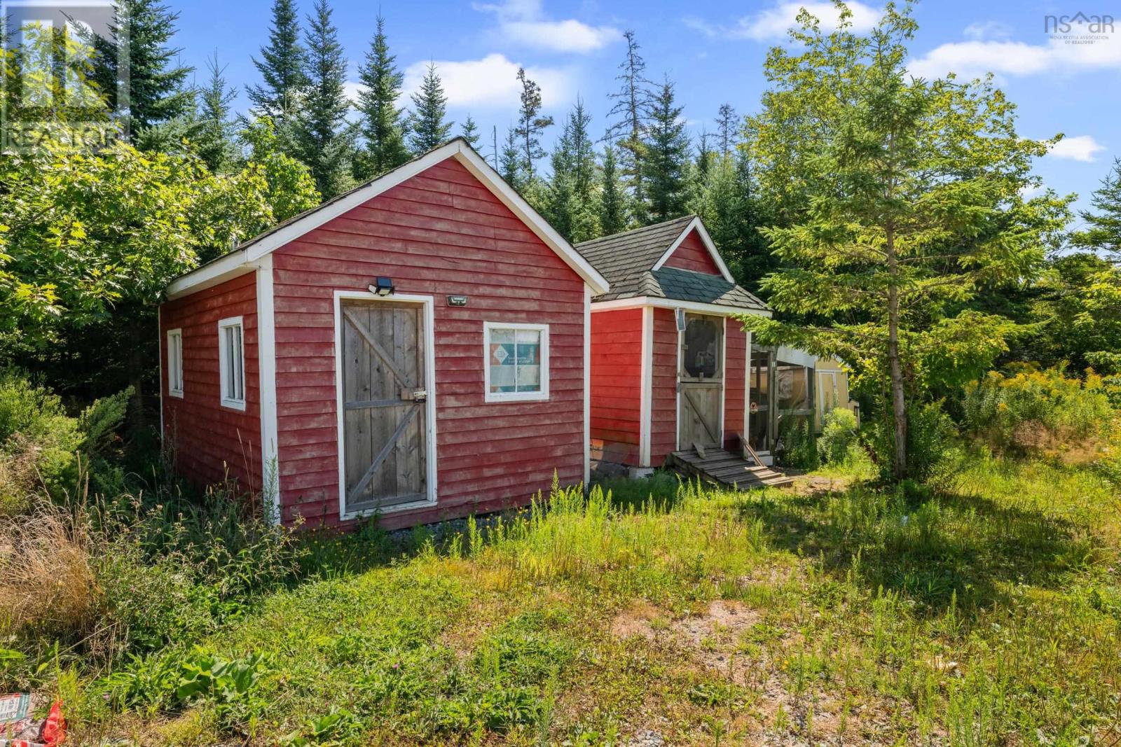 327 East Petpeswick Road - 34
