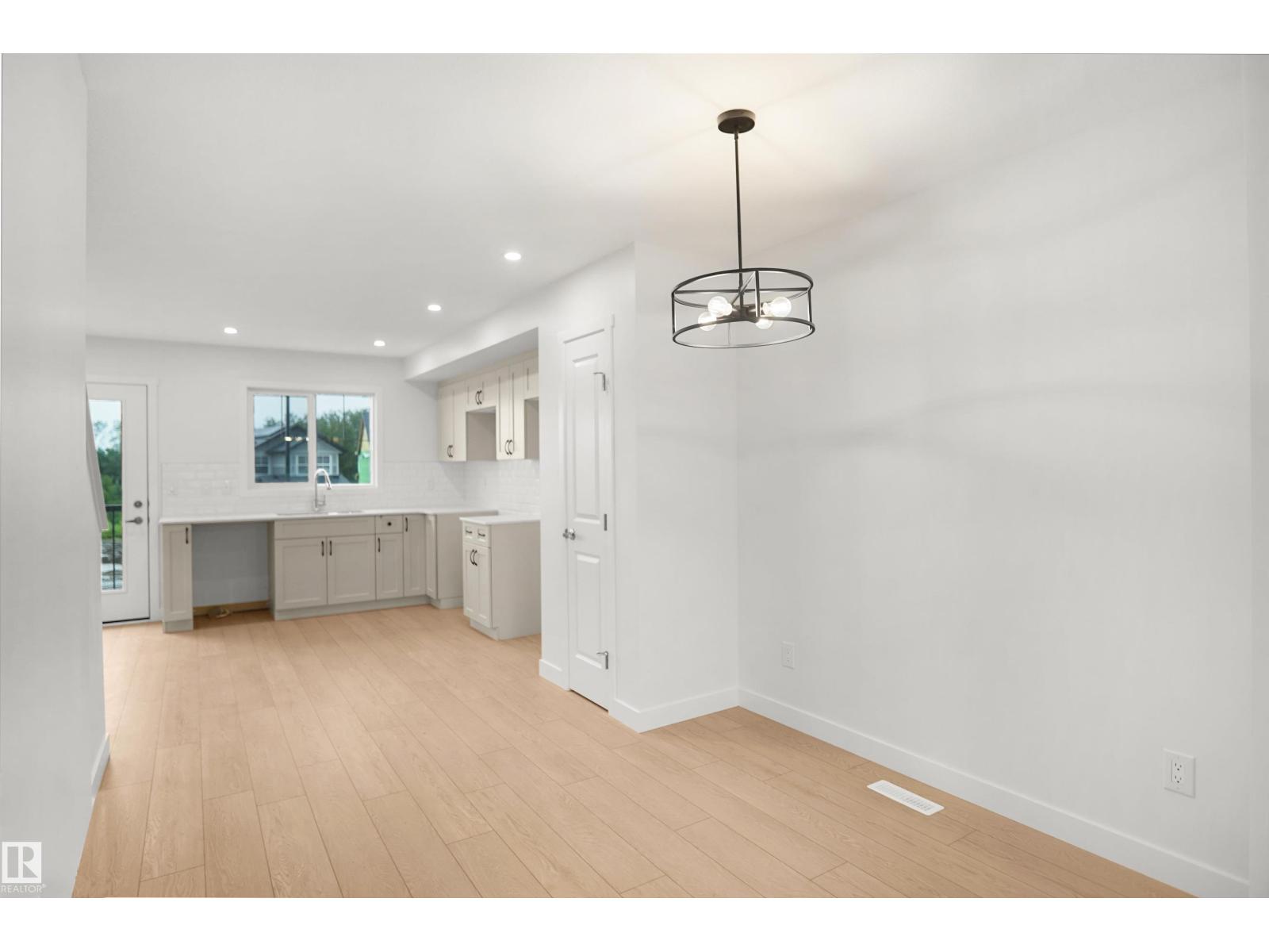 13135 214 ST NW - 11
