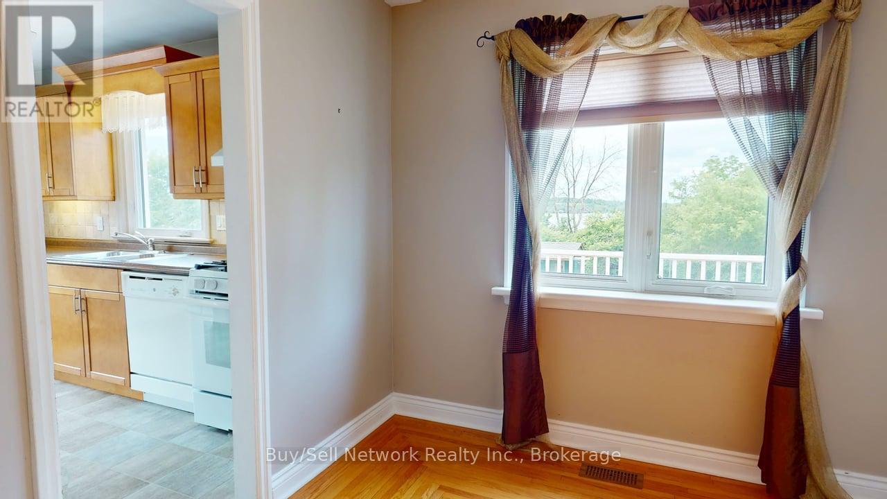 962 WARD STREET - 22