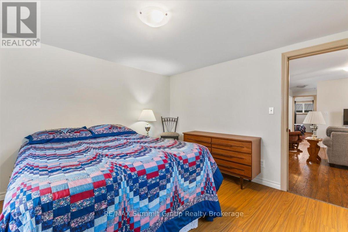 260 VICTORIA STREET W - 10