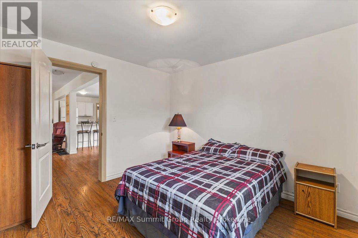 260 VICTORIA STREET W - 12