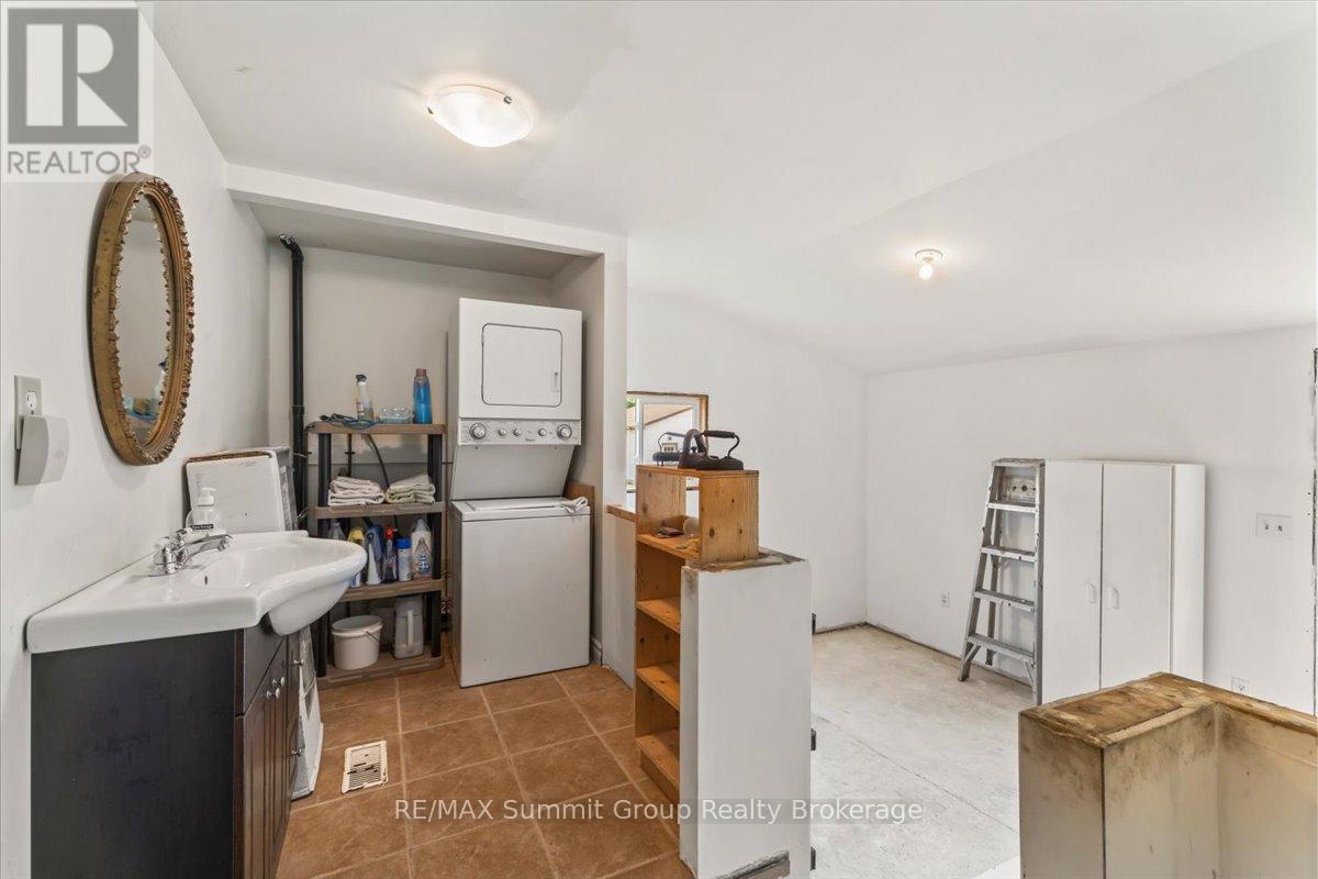 260 VICTORIA STREET W - 17