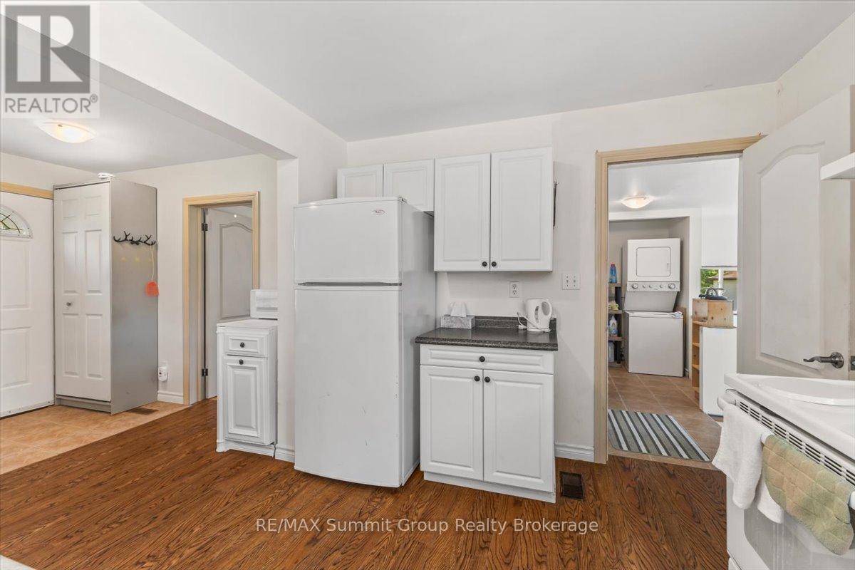 260 VICTORIA STREET W - 5