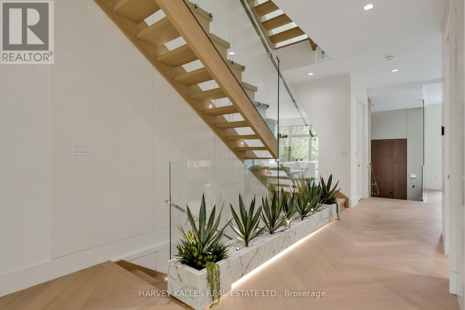 108 HEATH STREET W - 18