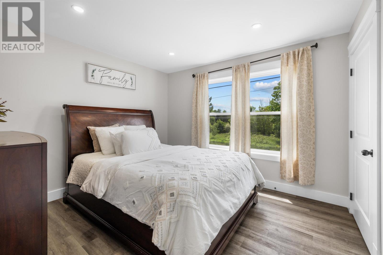98 Kelly Heights - 28