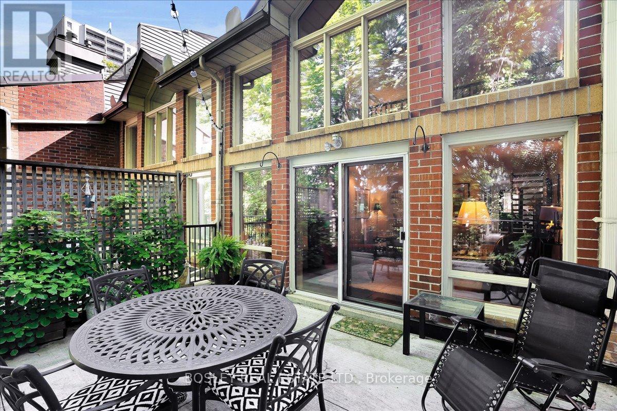 #11 18 DONCREST ROAD - 18