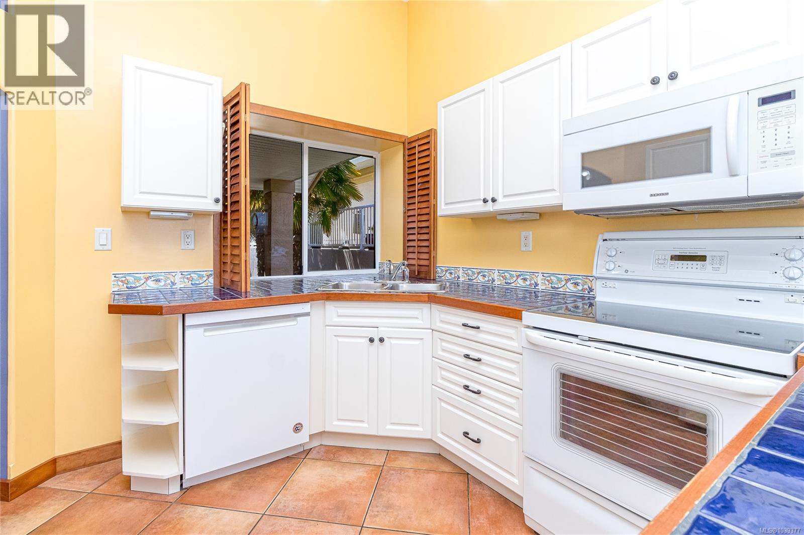  802 Country Club Drive, Cobble Hill
