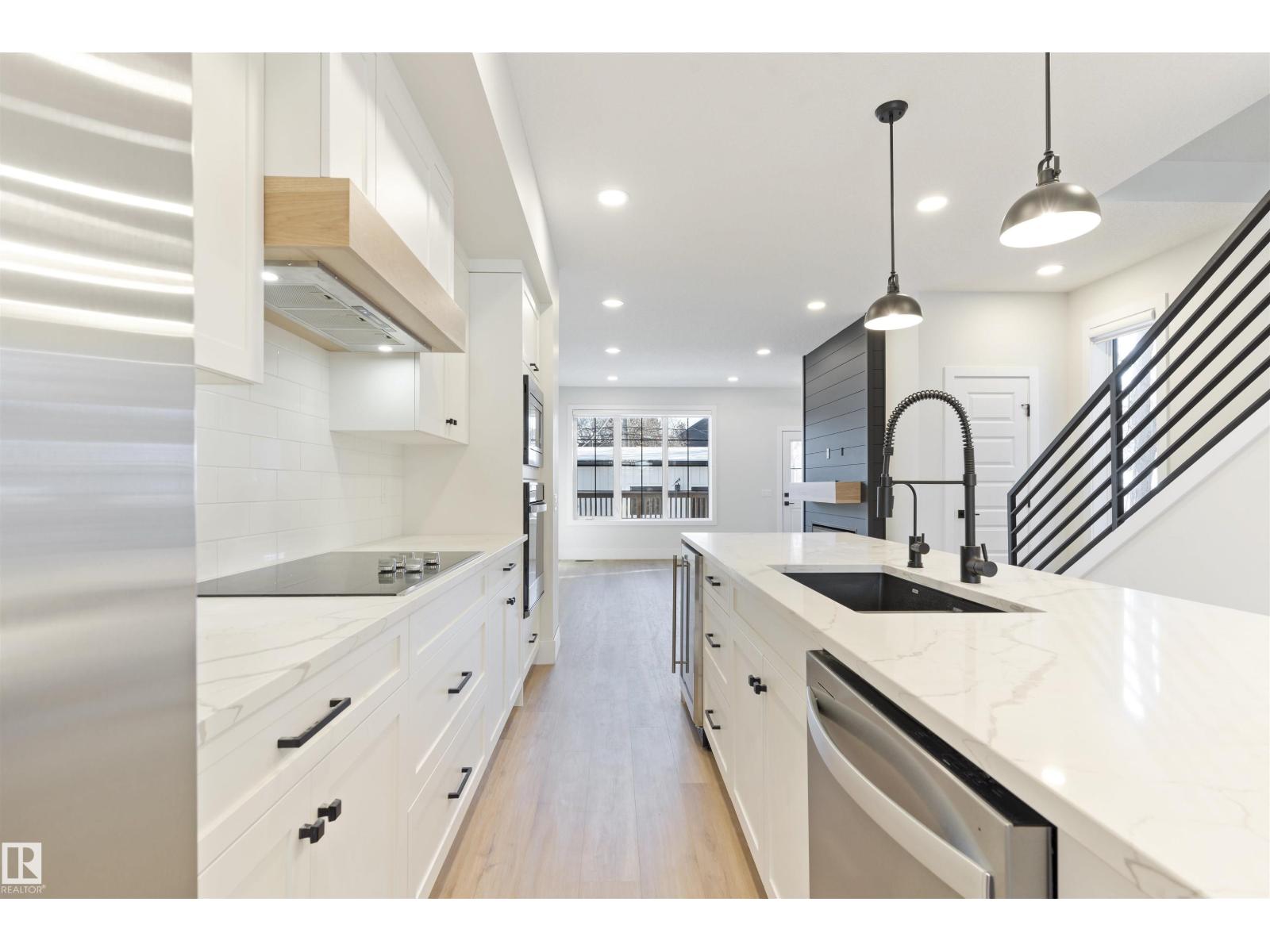 10419 136 ST NW - 15