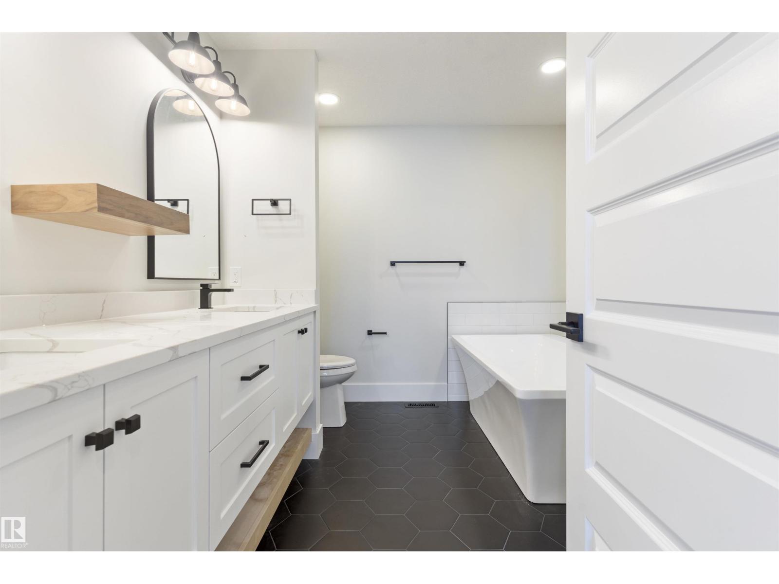 10419 136 ST NW - 35
