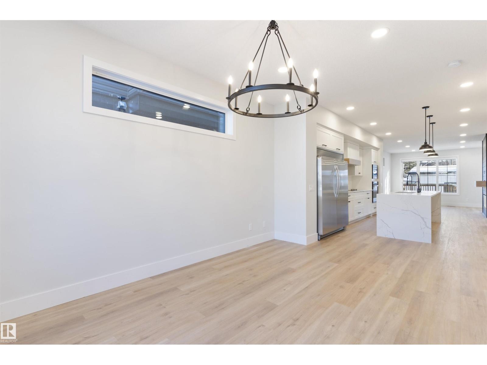 10419 136 ST NW - 4