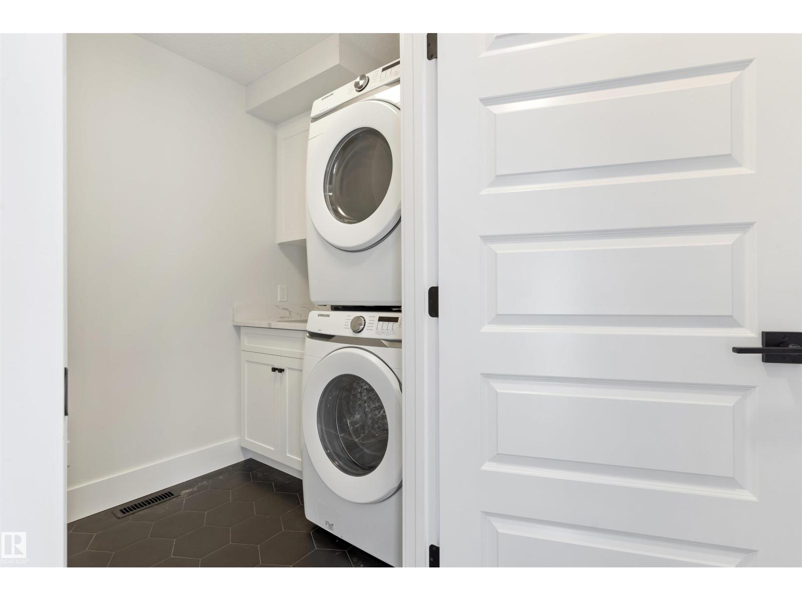 10419 136 ST NW - 45