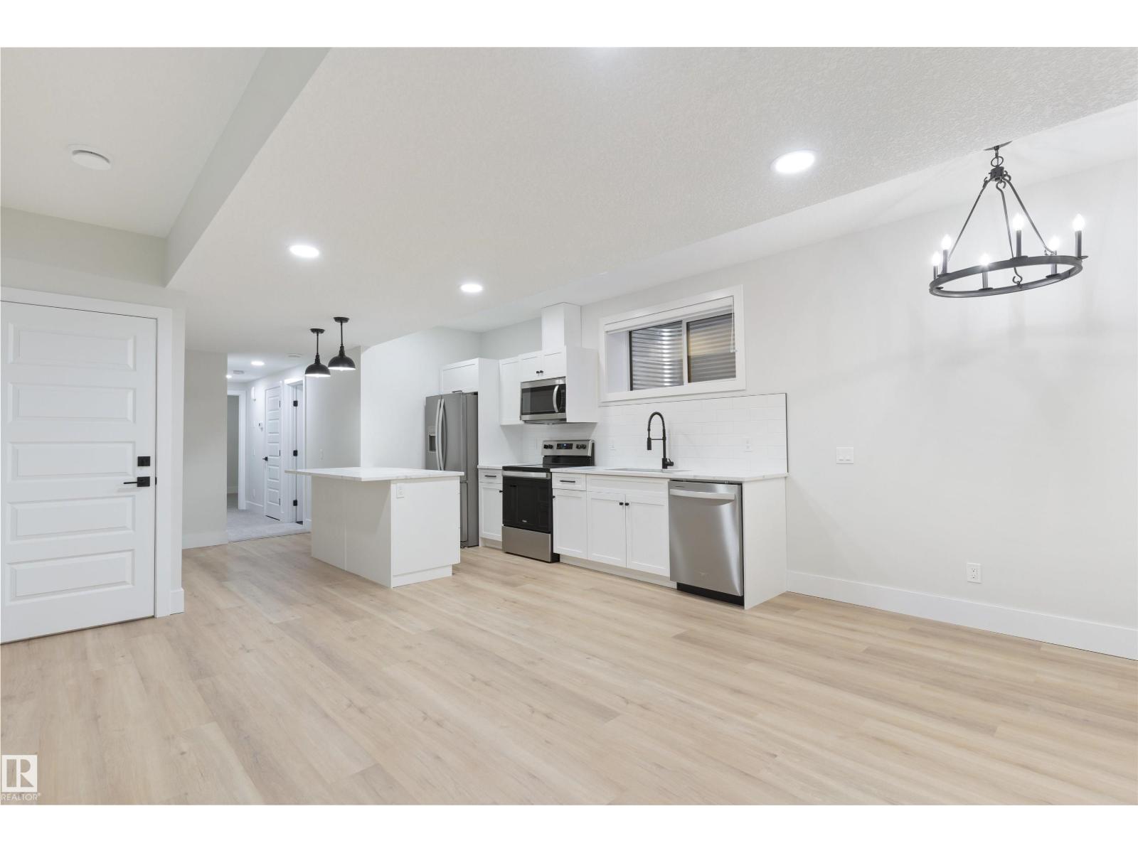 10419 136 ST NW - 50