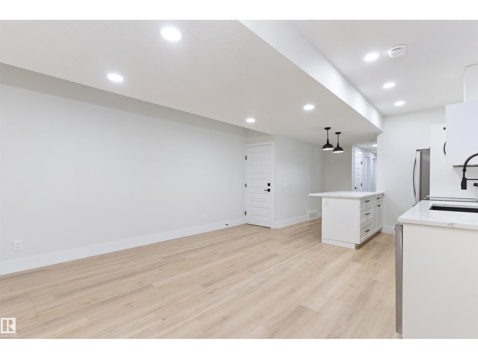 10419 136 ST NW - 52